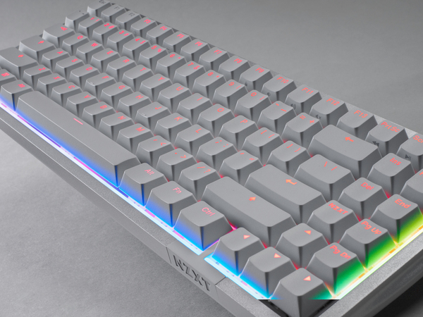 ASCII.jp：打鍵感も光も自由自在！ NZXTの本格派ゲーミングキーボード