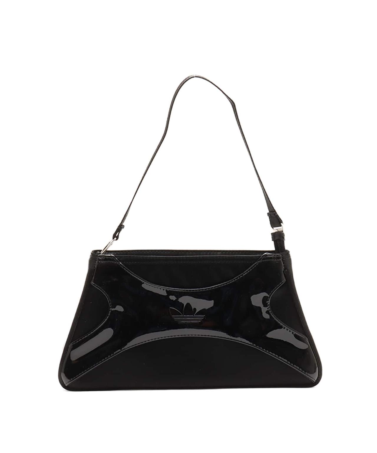 adidasの黒】がおしゃれ！ このサイズ感がツボ！！「ミニバッグ