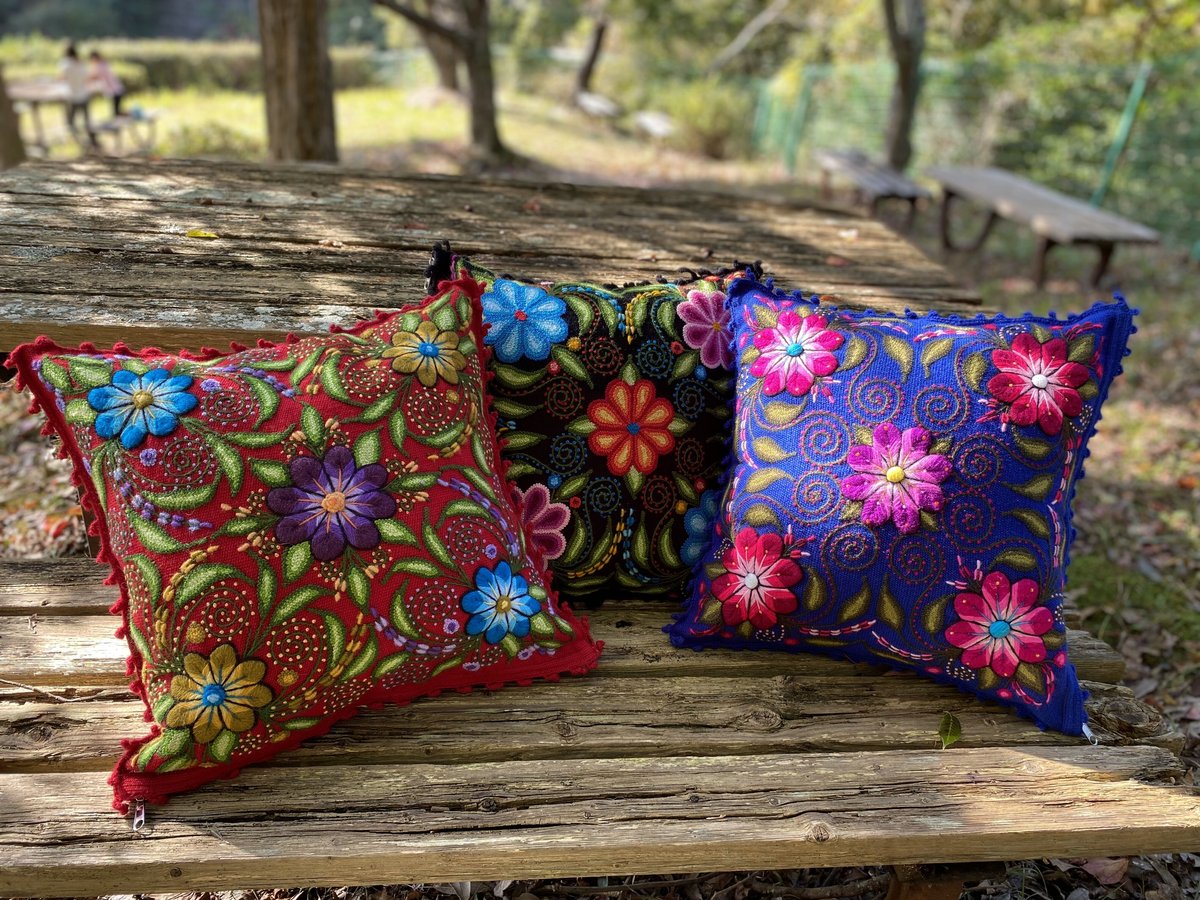 ペルーアルパカウール 手刺繍クッションカバー レッド | MISKY TANITANI