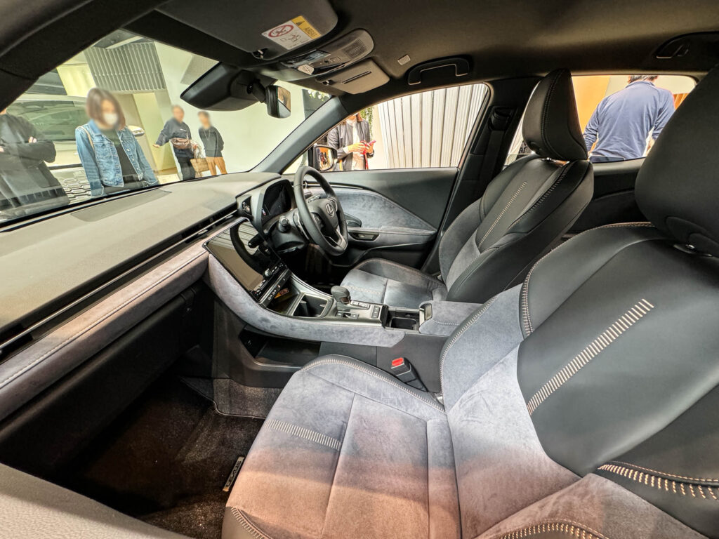 室内狭い】レクサス LBX Cool内装編！ウルトラスエード内装が印象的