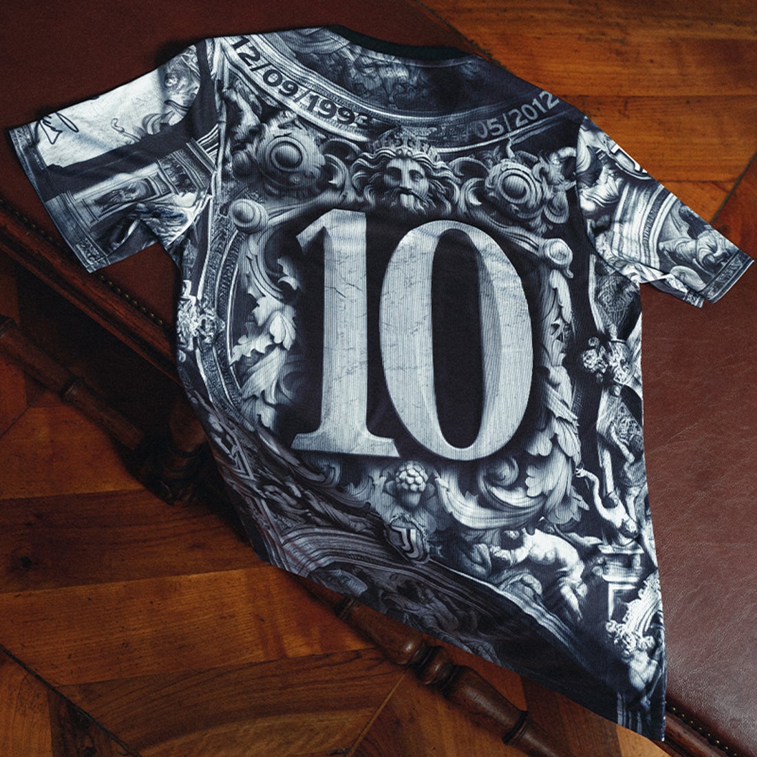 adidas ユベントス 25/26 プレマッチ ジャージー(ブラック) QY728