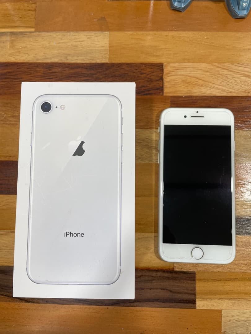 Apple iPhone 8 ホワイト本体 Amazon | 【整備済み品】 Apple iPhone 8 64GB シルバー SIMフリー