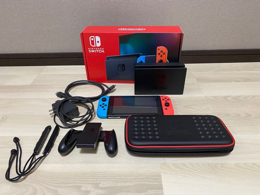 Nintendo Switch(新型) 2020年購入 ケース付き Switch】 Nintendo Switch（有機ELモデル） キャリングケース（画面