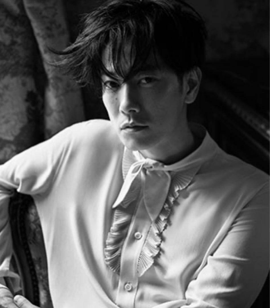 佐藤健　写真集　「Beyond」 佐藤健がパールジュエリーをまとい、パリの情景と共に映し出される