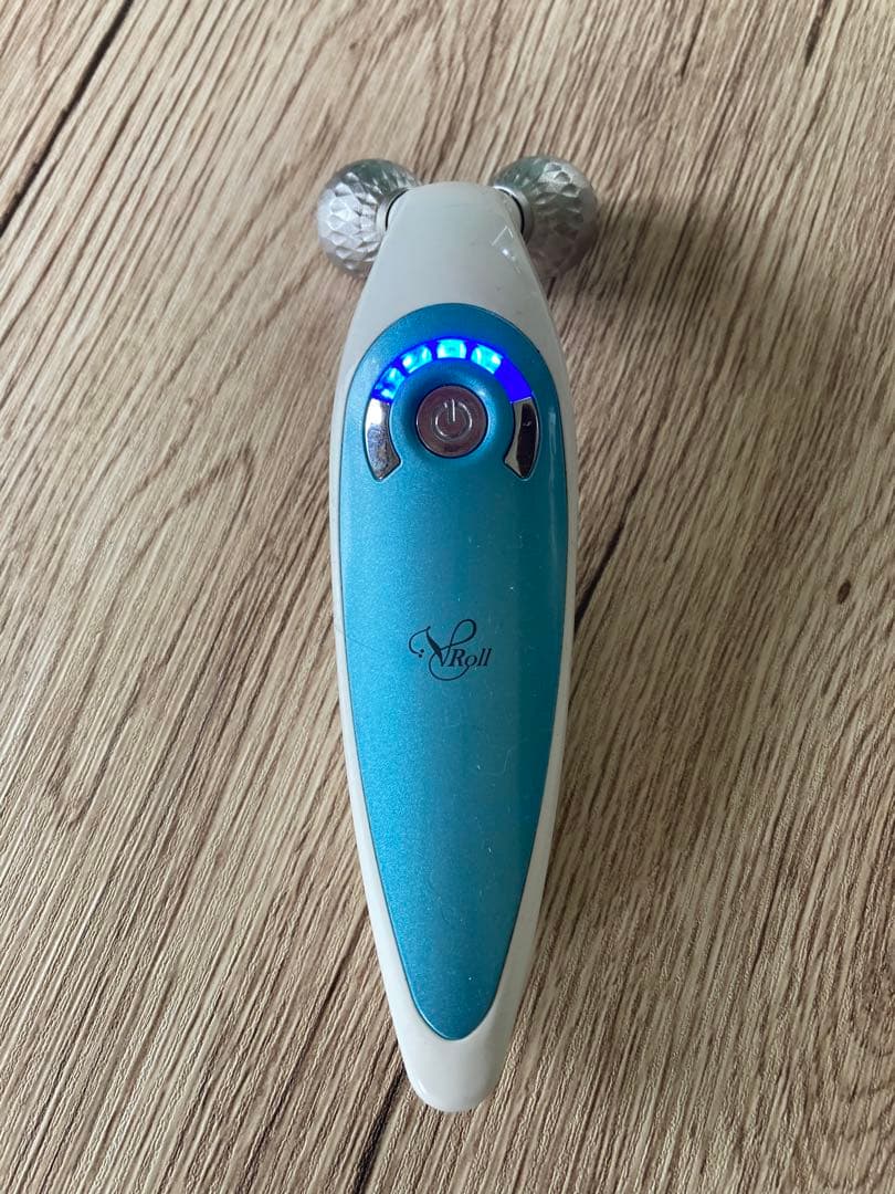 V Roll 美顔ローラー 充電式 ヨドバシ.com - 伊藤超短波 EMS美顔器 美顔ローラー 充電式 V Roll